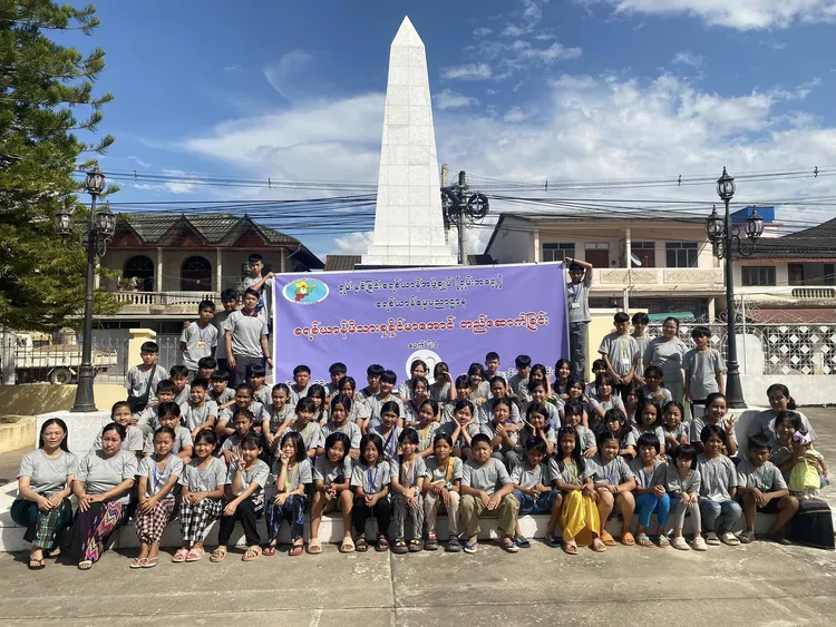 ပၢင်သွၼ်လုၵ်ႈဢွၼ်လဵၼ်ႉ